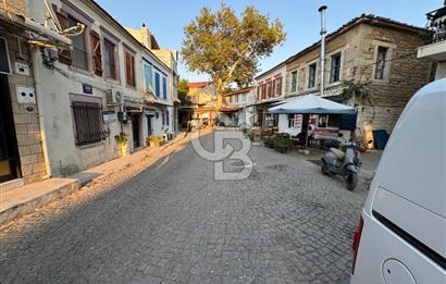 YENİFOÇA MERKEZDE SATILIK 3 KATLI DÜKKAN