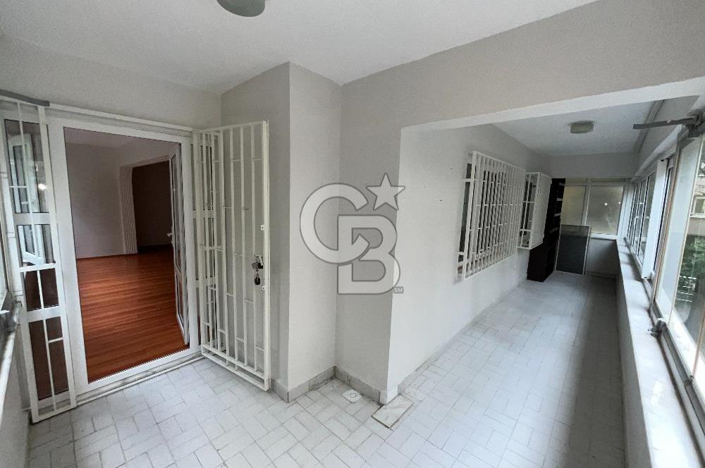 Acıbadem Sabancı 2 Sitesinde Kapalı Balkonlu 2+1 Kiralık Daire