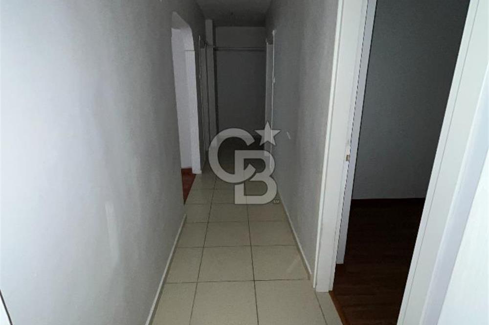 Acıbadem Sabancı 2 Sitesinde Kapalı Balkonlu 2+1 Kiralık Daire