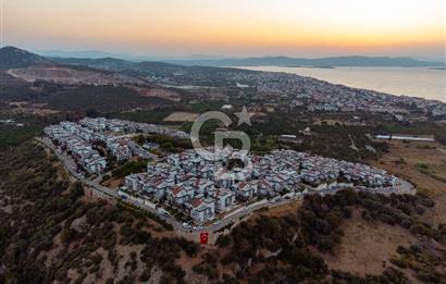 GÜZELBAHÇE ÖZZÜMRÜT EVLERİNDE HARİKA DENİZ MANZARALI MÜSTAKİL VİLLA