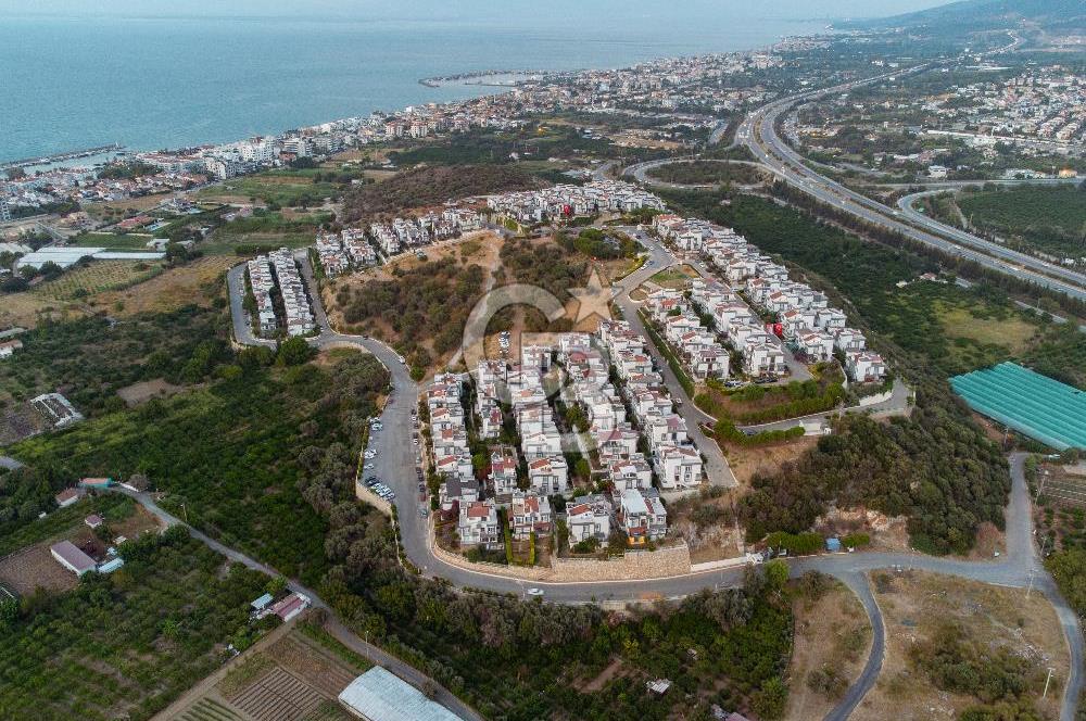 GÜZELBAHÇE ÖZZÜMRÜT EVLERİNDE HARİKA DENİZ MANZARALI MÜSTAKİL VİLLA