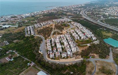 GÜZELBAHÇE ÖZZÜMRÜT EVLERİNDE HARİKA DENİZ MANZARALI MÜSTAKİL VİLLA