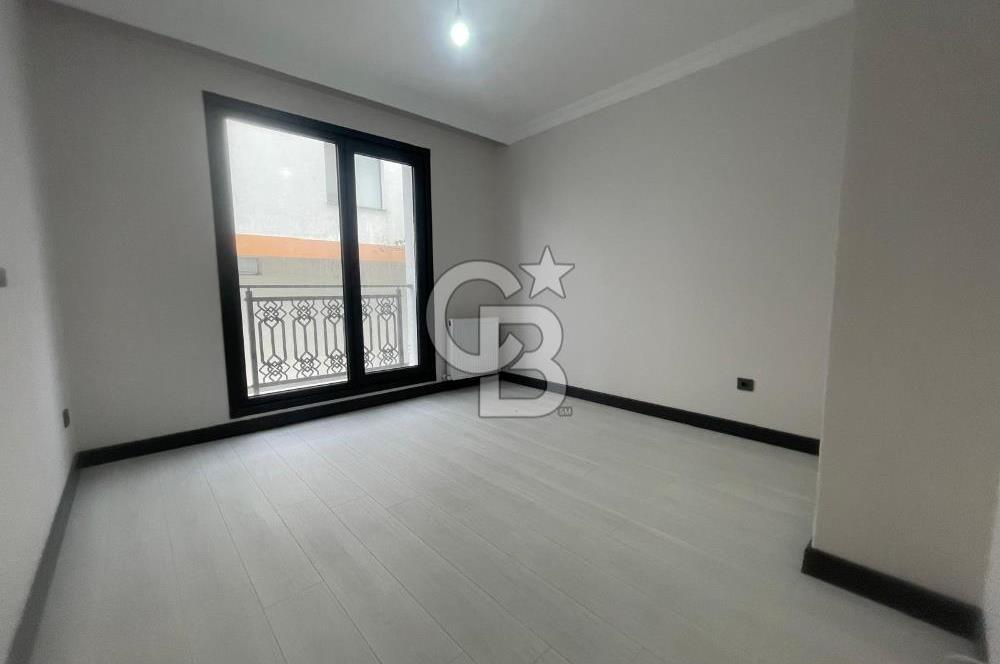 Büyükçekmece Sahil'de havuzlu sitede 2+1 sıfır daire