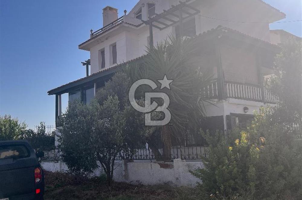 Çeşme Germiyanda Denize Sıfır, Muhteşem Manzaralı, Satılık Villa