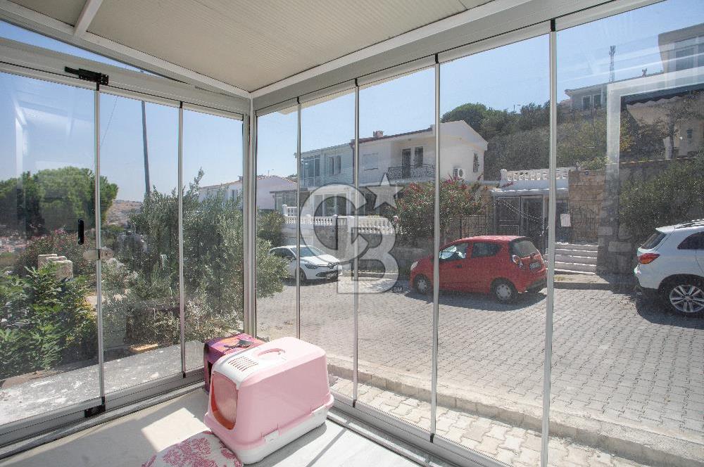 Foça Denizkent Sitesinde Satılık Deniz Manzaralı Villa