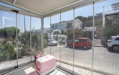 Foça Denizkent Sitesinde Satılık Deniz Manzaralı Villa