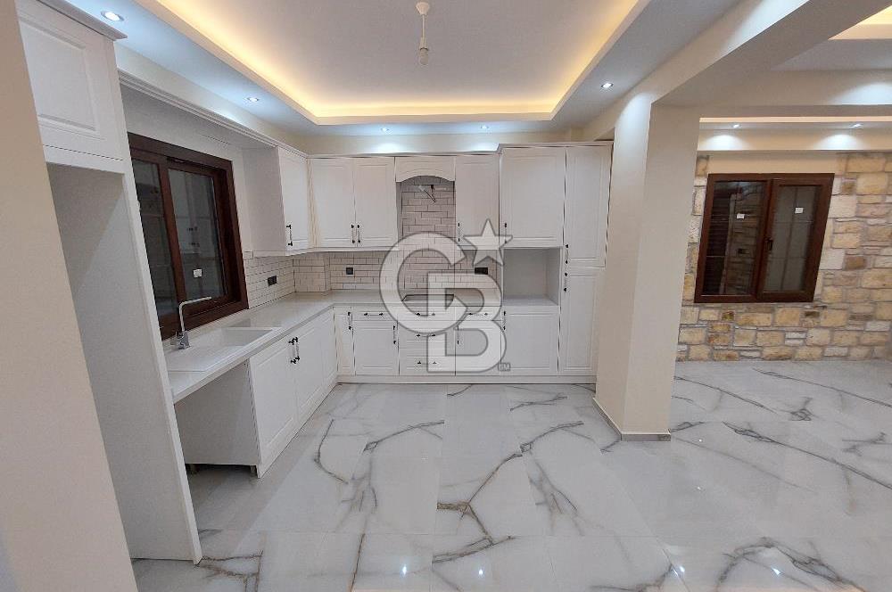 Foça’da Foçaköy’de Satılık Lüx Taş Villa