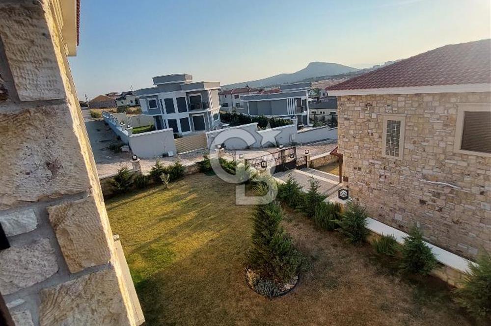 Foça’da Foçaköy’de Satılık Lüx Taş Villa