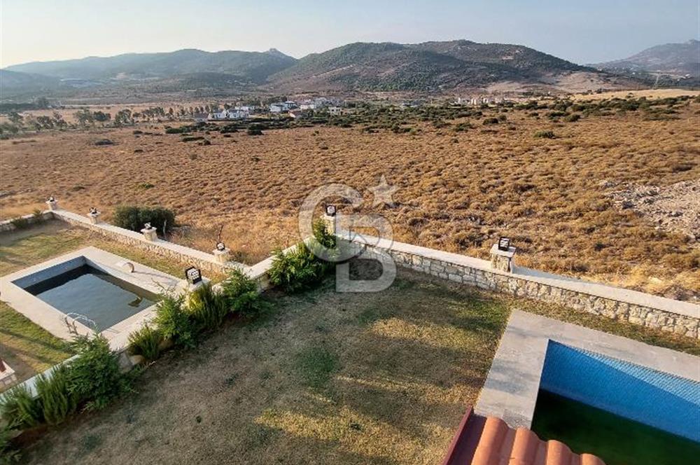 Foça’da Foçaköy’de Satılık Lüx Taş Villa