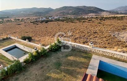 Foça’da Foçaköy’de Satılık Lüx Taş Villa