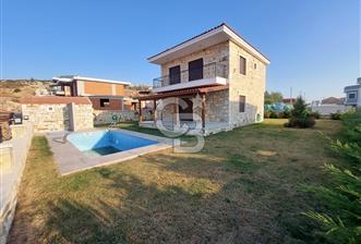 Foça’da Foçaköy’de Satılık Lüx Taş Villa