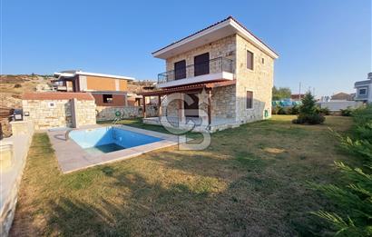 Foça’da Foçaköy’de Satılık Lüx Taş Villa