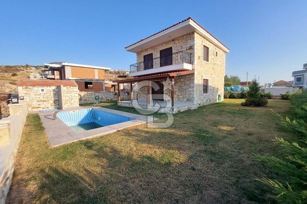 Foça’da Foçaköy’de Satılık Lüx Taş Villa