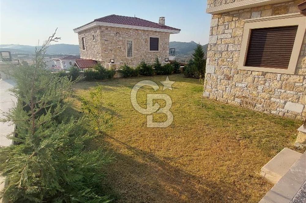 Foça’da Foçaköy’de Satılık Lüx Taş Villa