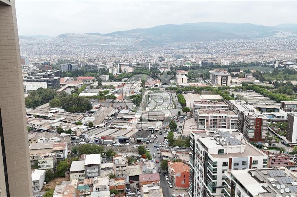 İzmir, Bornova, 2.Sanayi Sitesin'de Köşe Konumda Satılık Dükkan