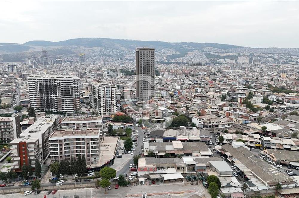 İzmir, Bornova, 2.Sanayi Sitesin'de Köşe Konumda Satılık Dükkan