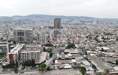 İzmir, Bornova, 2.Sanayi Sitesin'de Köşe Konumda Satılık Dükkan