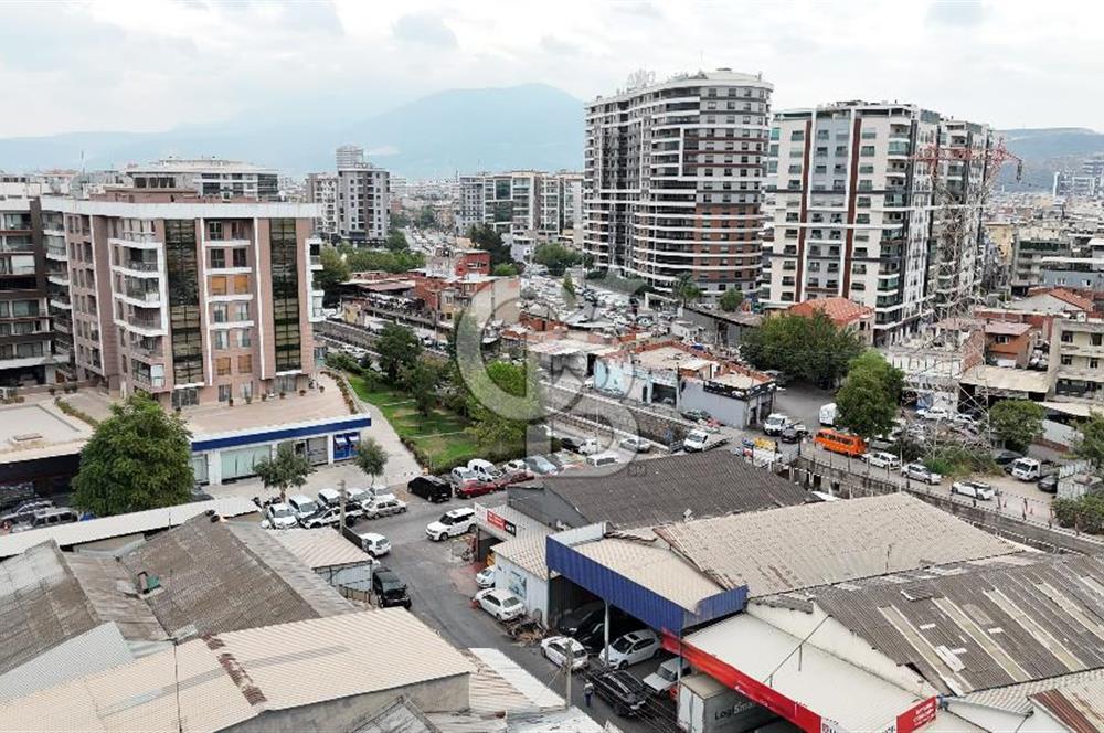 İzmir, Bornova, 2.Sanayi Sitesin'de Köşe Konumda Satılık Dükkan