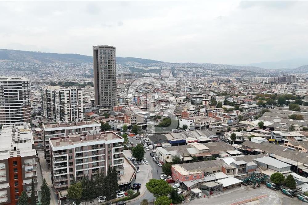 İzmir, Bornova, 2.Sanayi Sitesin'de Köşe Konumda Satılık Dükkan