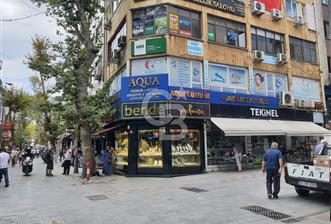 Kartal bankalar caddesinde köşe konumda dükkan