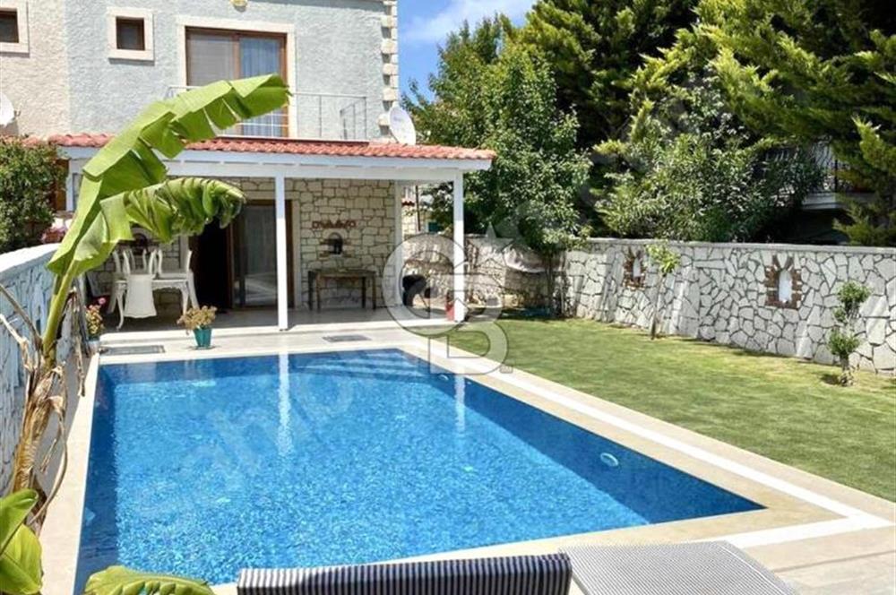 ÇEŞME ALAÇATI'DA KIŞ DÖNEMİ KİRALIK FUL EŞYALI HAVUZLU 4+1 VİLLA