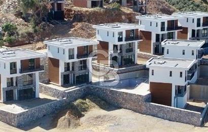 Kıyıkışlacık'ta deniz manzaralı lüks tripleks villa