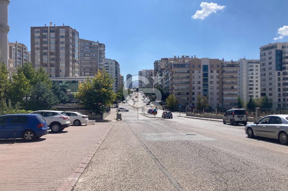 EGE MAH. CADDE YAKINI ASANSÖRLÜ OTOPARKLI 3+1 KİRALIK DAİRE