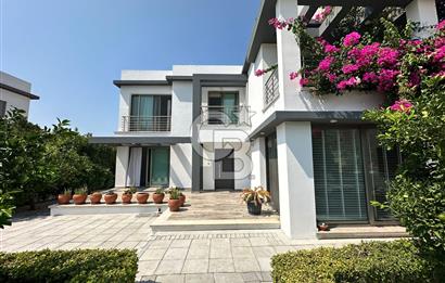 Girne Alsancak'ta 4+1, Modern Tasarım, Geniş Bahçeli Satılık Villa