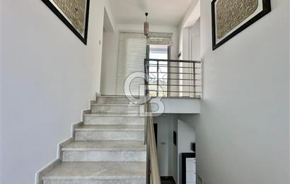 Girne Alsancak'ta 4+1, Modern Tasarım, Geniş Bahçeli Satılık Villa