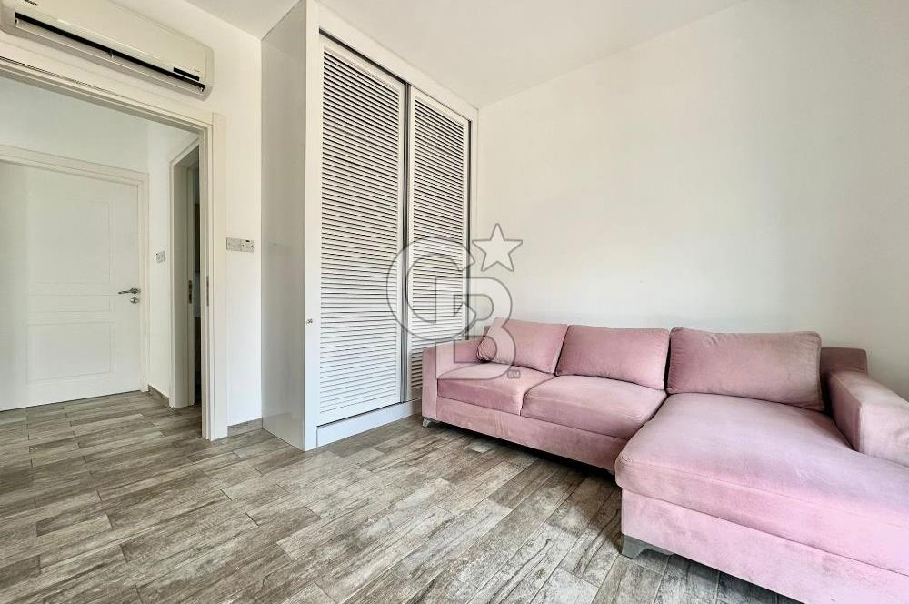 Girne Alsancak'ta 4+1, Modern Tasarım, Geniş Bahçeli Satılık Villa