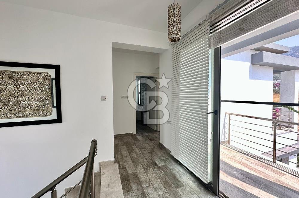 Girne Alsancak'ta 4+1, Modern Tasarım, Geniş Bahçeli Satılık Villa