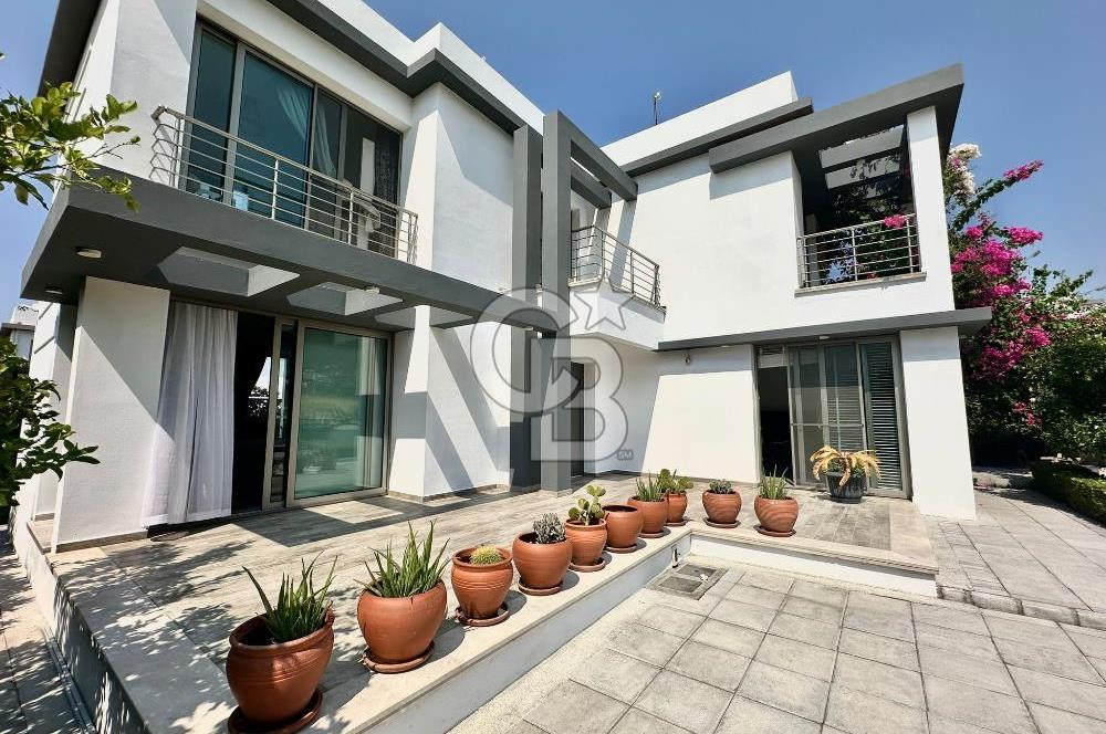 Girne Alsancak'ta 4+1, Modern Tasarım, Geniş Bahçeli Satılık Villa