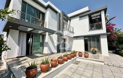 Girne Alsancak'ta 4+1, Modern Tasarım, Geniş Bahçeli Satılık Villa