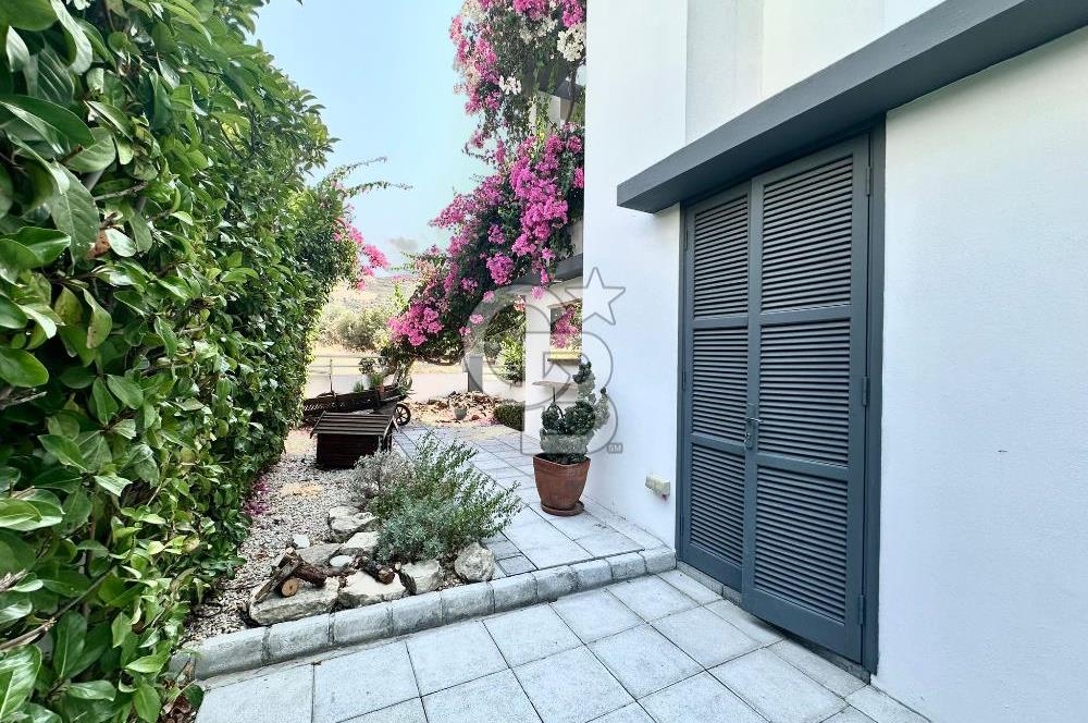 Girne Alsancak'ta 4+1, Modern Tasarım, Geniş Bahçeli Satılık Villa