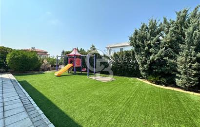 Girne Alsancak'ta 4+1, Modern Tasarım, Geniş Bahçeli Satılık Villa