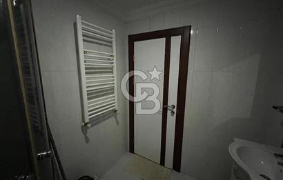 İZMİT CEDİT'DE MERKEZİ KONUMDA EŞYALI SATILIK 1+1 DAİRE CB TOWER