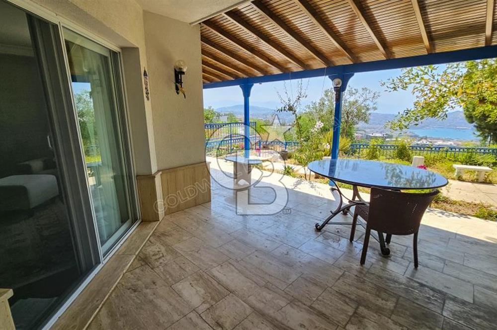 Kuşadası Deniz Manzaralı Villa