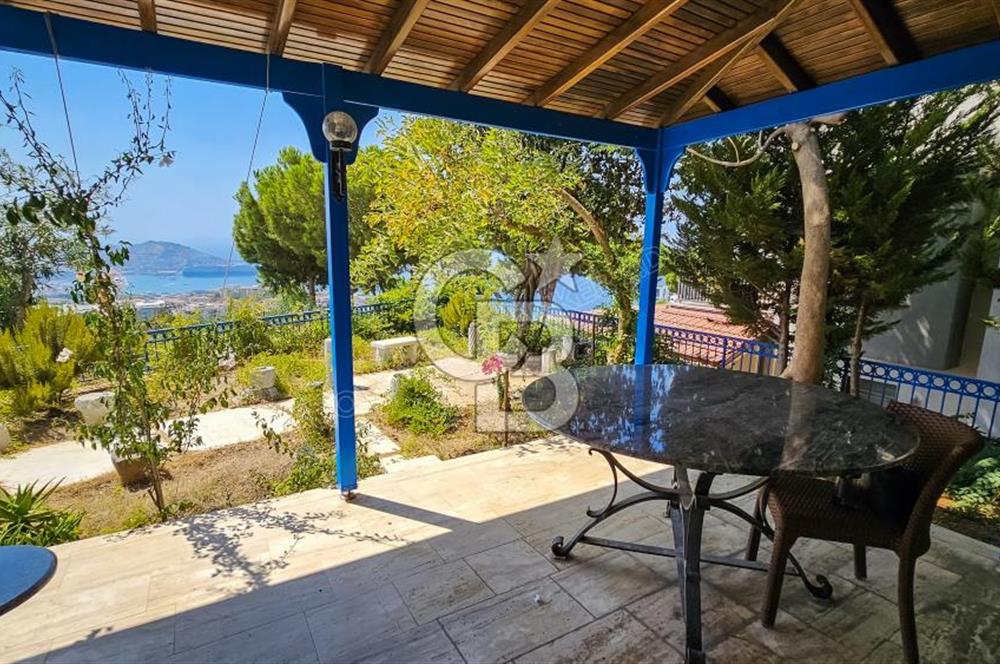 Kuşadası Deniz Manzaralı Villa