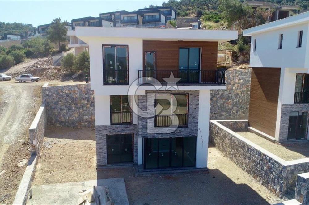 Site içinde deniz manzaralı villa