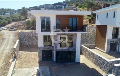 Site içinde deniz manzaralı villa