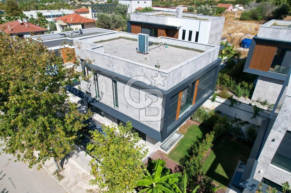 Urla Yelaltı'nda 5+1 Villa