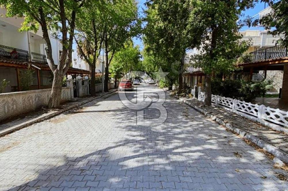 Kuşadası Davutlar Satılık Villa 5+1 Denize 500 Metre