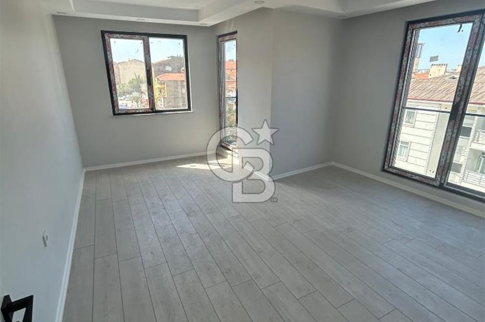 MUSTAFAPAŞA'DA CADDE ÜSTÜ 2+1 SIFIR ARAKAT DAİRE