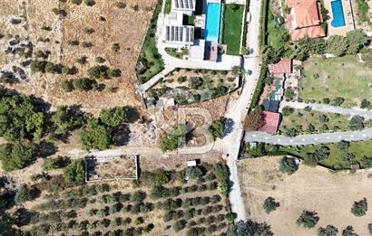 Foça Kozbeyli'de Doğa İle İç İçe 640 m2 Satılık Yatırımlık Tarla