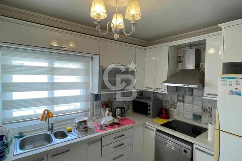 ALAÇATI ÇARŞI MERKEZİNDE FULL TADİLATLI SATILIK DAİRE