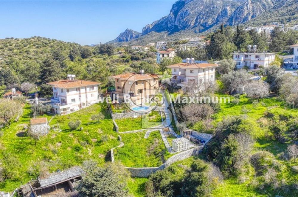 Girne Karmide Nefes Kesici 5 Yatak Odalı Kiralık Villa 