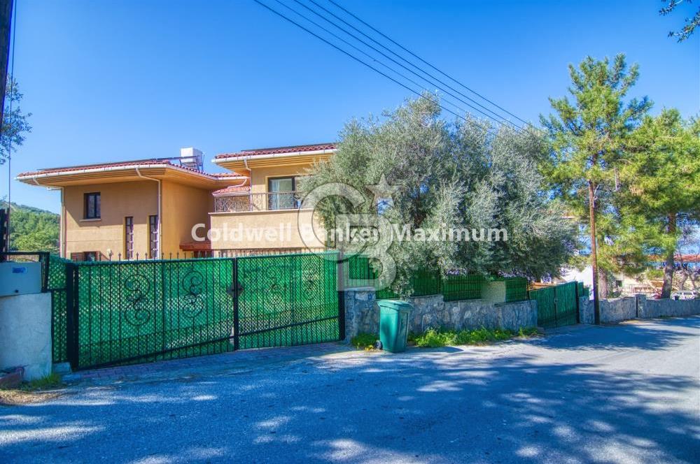 Girne Karmide Nefes Kesici 5 Yatak Odalı Kiralık Villa 