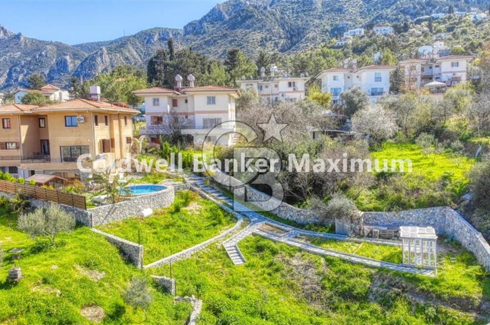 Girne Karmide Nefes Kesici 5 Yatak Odalı Kiralık Villa 