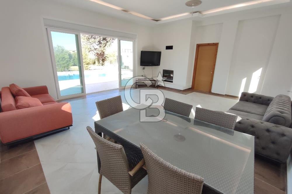 Girne Doğanköyde Geniş Alanlı Havuzlu Bol Özellikli Kiralık 4+1 Ensuite Villa 