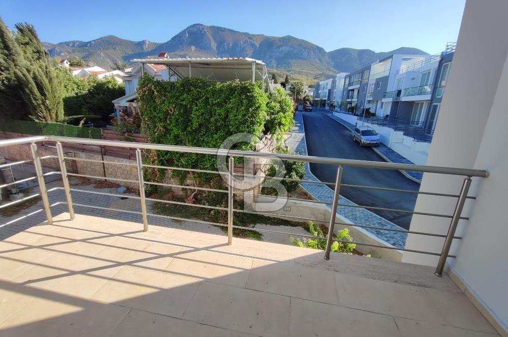 Girne Doğanköyde Geniş Alanlı Havuzlu Bol Özellikli Kiralık 4+1 Ensuite Villa 